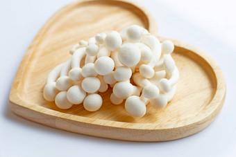 白色山毛榉蘑菇Shimeji蘑菇可食用的蘑菇一点点