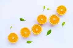高维生素新鲜的橙色柑橘类水果叶子孤立的