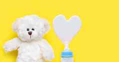 瓶牛奶婴儿玩具白色熊蓝色的背景
