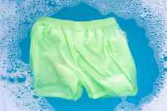 绿色婴儿短裤浸泡婴儿洗衣洗涤剂水迪索卢蒂