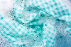 绿色白色桌布浸泡粉洗涤剂水dissolutio