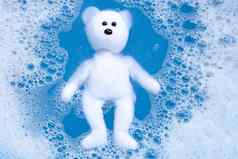 浸泡熊玩具洗衣洗涤剂水解散