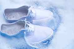 浸泡鞋子洗清洁脏运动鞋