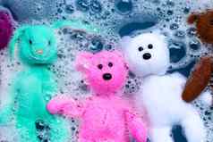 浸泡兔子娃娃玩具泰迪熊洗衣洗涤剂水
