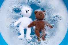 浸泡玩具泰迪熊洗衣洗涤剂水解散贝福