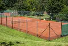 网球法院红色的沙子