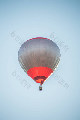 色彩斑斓的热空气气球苍蝇天空