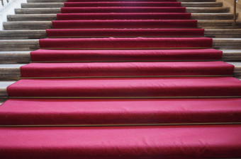 红色的地毯楼梯