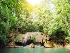 景观照片处女瀑布美丽的瀑布热带雨林北省泰国