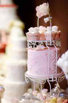 白色婚礼纸杯蛋糕装饰花
