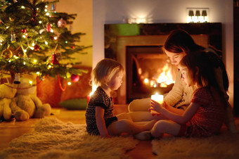快乐家庭壁炉圣诞节