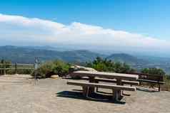 休息区域板凳上前双峰公园三马科斯