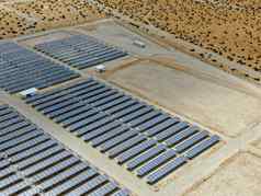 太阳能面板农场利用权力自然生成免费的绿色能源棕榈弹簧