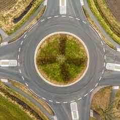 空中视图小环形交叉路口十字路口柏油灰色的国家道路北德国