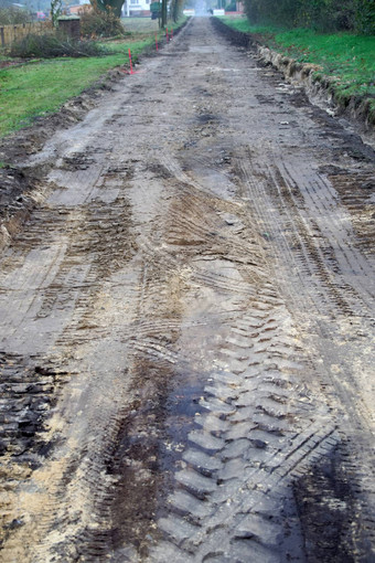 清晰的建筑网站小路边缘村