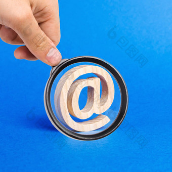 放大玻璃电子邮件图标蓝色的背景互联网对应联系人业务业务工具互联网全球沟通数字化经济商业