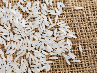 泰国茉莉花大米袋白色大米粗麻布袋背景大米粮食关闭