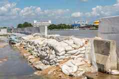 大坝沙子袋防止洪水河
