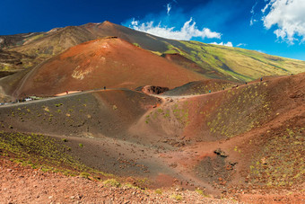 美丽的景观熔岩山覆盖草volcan