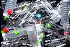 浪费塑料喝水瓶回收