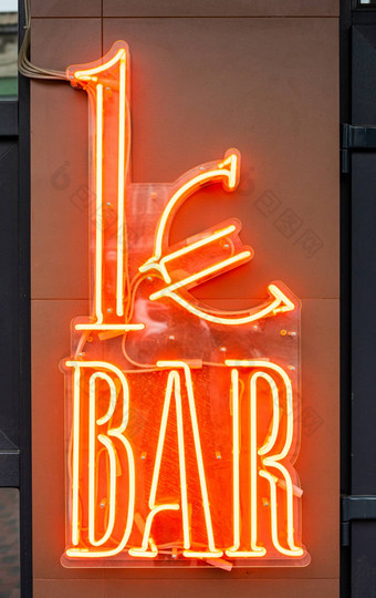 霓虹灯标志酒吧欧元棕色（的）背景