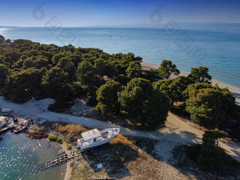 地中海希腊景观沿海无人机拍摄caique船海岸