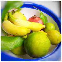 健康的水果漂亮的白色碗安排叶子健康的食物维生素健康的每天水果