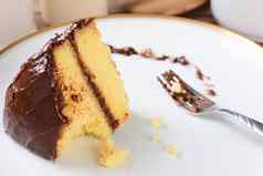 黄色的蛋糕巧克力结霜