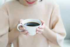 杯咖啡女人喝茶咖啡白色杯热