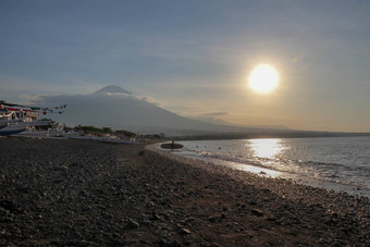 日落巴厘岛海伟大的火山巴厘岛二氢茚酮