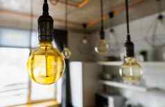 大古董白炽光灯泡挂现代厨房效率低下的灯丝光灯泡浪费电装饰古董爱迪生光灯泡直线变暗温暖的白色