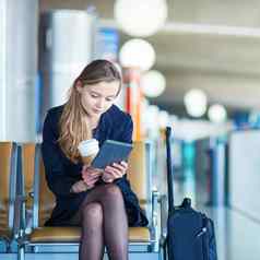 女人国际机场阅读书