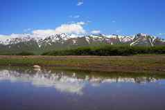 山河美丽的夏天山景观Mouthamyr谷吉尔吉斯斯坦