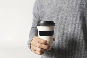 手持有咖啡纸杯模拟有创意的设计品牌