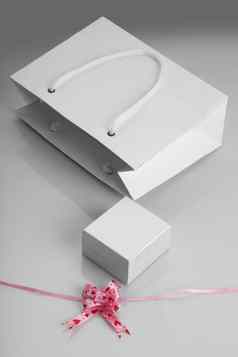 白色纸袋珠宝盒子礼物丝带原型