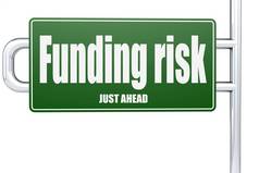 资金风险词绿色路标志