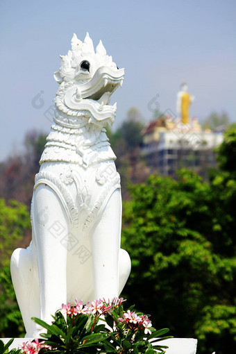 白色狮子雕像泰国