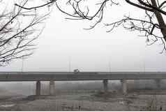 升高高速公路神秘雾