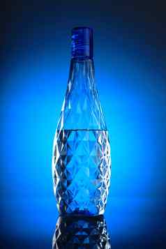 清洁纯矿物喝水蓝色的瓶