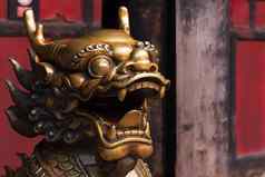 青铜龙雕像中国人佛教徒寺庙