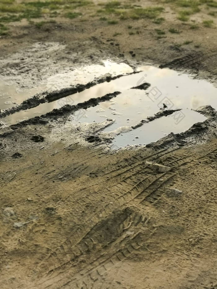 雨水坑图片-包图网企业站