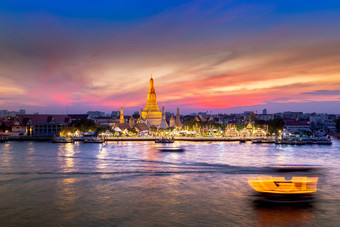 寺庙具有里程碑<strong>意义</strong>的曼谷什么阿伦色彩斑斓的日落反映Chaopraya河位于曼谷泰国