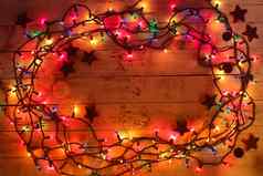 发光的色彩斑斓的圣诞节灯木背景