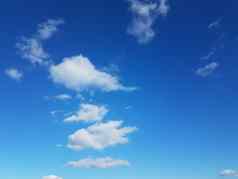 蓝色的天空白色毛茸茸的积云云