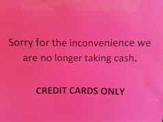 粉红色的带来的不便长采取现金信贷卡片标志