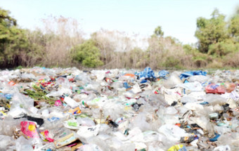 模糊垃圾浪费景观背景模糊浪费垃圾塑料瓶纸背景污染转储浪费垃圾脏垃圾