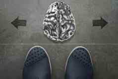 人类金属大脑前面业务男人。脚概念