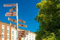 街标志方向指针距离城市世界罗斯托克德国