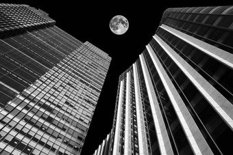 摩天大楼建筑体系结构晚上完整的<strong>月亮</strong>
