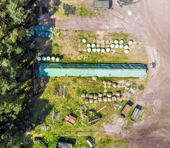 详细的视图空气存储的地方农场青贮饲料有稻草空中视图